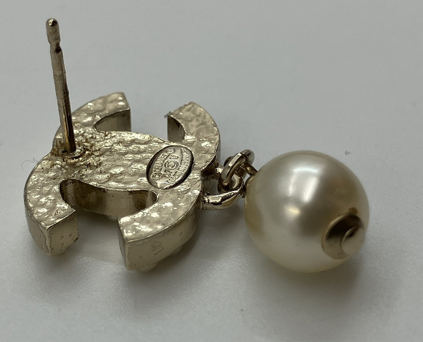 CHANEL Coco Mark Faux Pearl Drop Dangle Stud Earring Gold Tone 07V Single