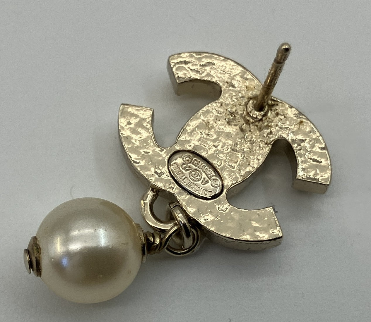 CHANEL Coco Mark Faux Pearl Drop Dangle Stud Earring Gold Tone 07V Single