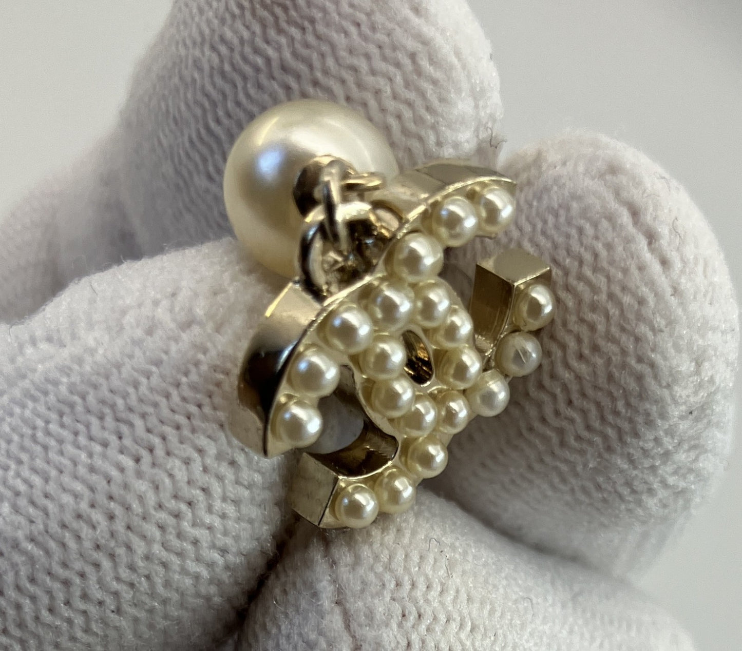 CHANEL Coco Mark Faux Pearl Drop Dangle Stud Earring Gold Tone 07V Single