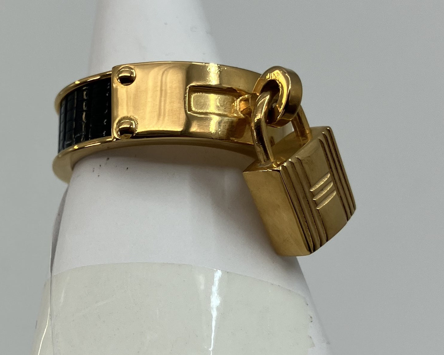 HERMES Scarf Ring Kelly Gold x Navy พร้อมกล่อง จัดส่งฟรี 