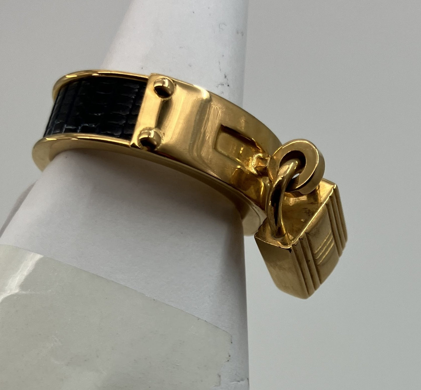 HERMES Scarf Ring Kelly Gold x Navy พร้อมกล่อง จัดส่งฟรี 