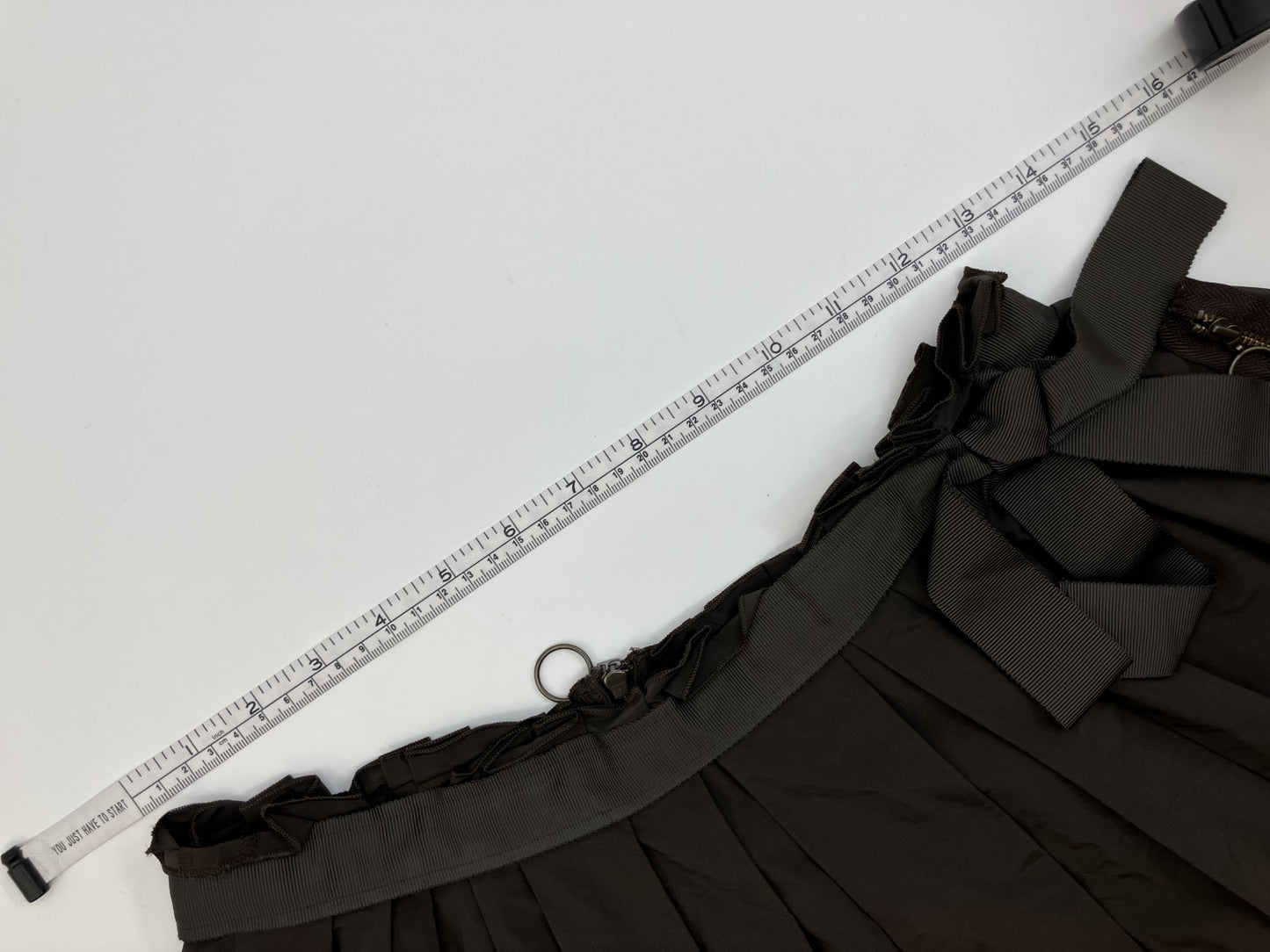 LANVIN en Bleu Skirt Khaki Ruffled waist x ring zip design Size 38