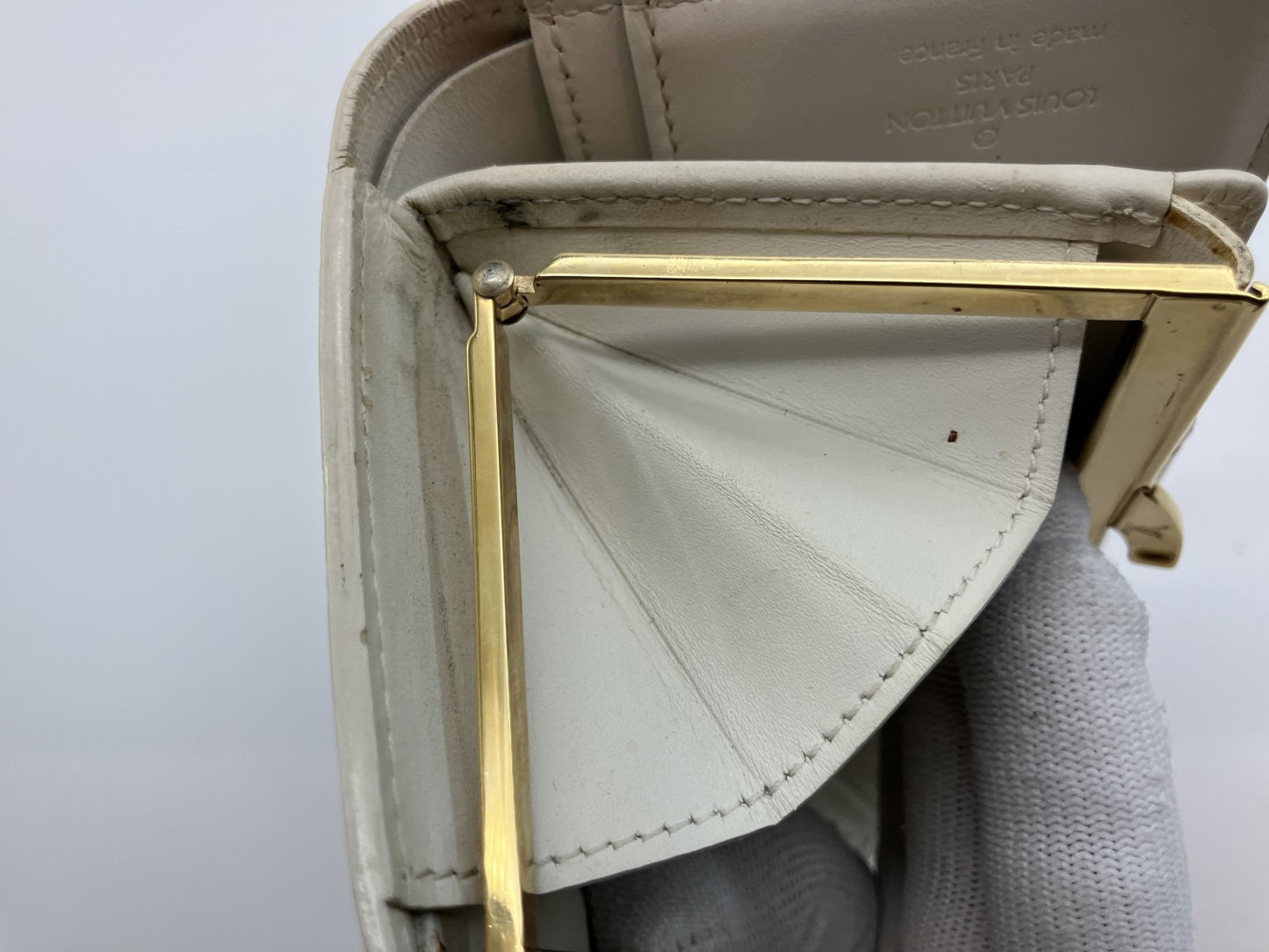 Louis Vuitton Vernis Compact Purse Wallet M10055 Monogram Embossed Beige Authentic Serial Engraved Box and Bag Included 5% Follow-up