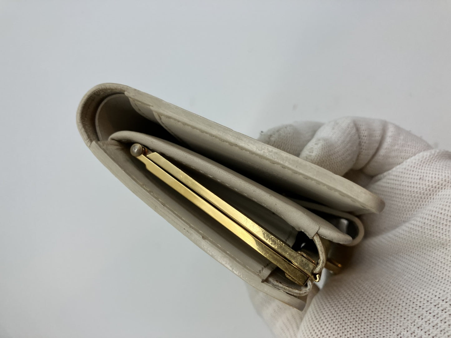 Louis Vuitton Vernis Compact Purse Wallet M10055 Monogram Embossed Beige Authentic Serial Engraved Box and Bag Included 5% Follow-up