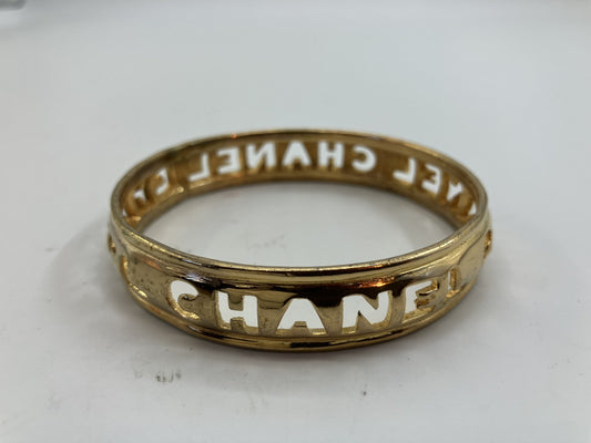 Chanel Bangle Inner diameter 7cm (2.76 inch) Arm circumference 21cm (8.27 inch) Bracelet Gold Free shipping 