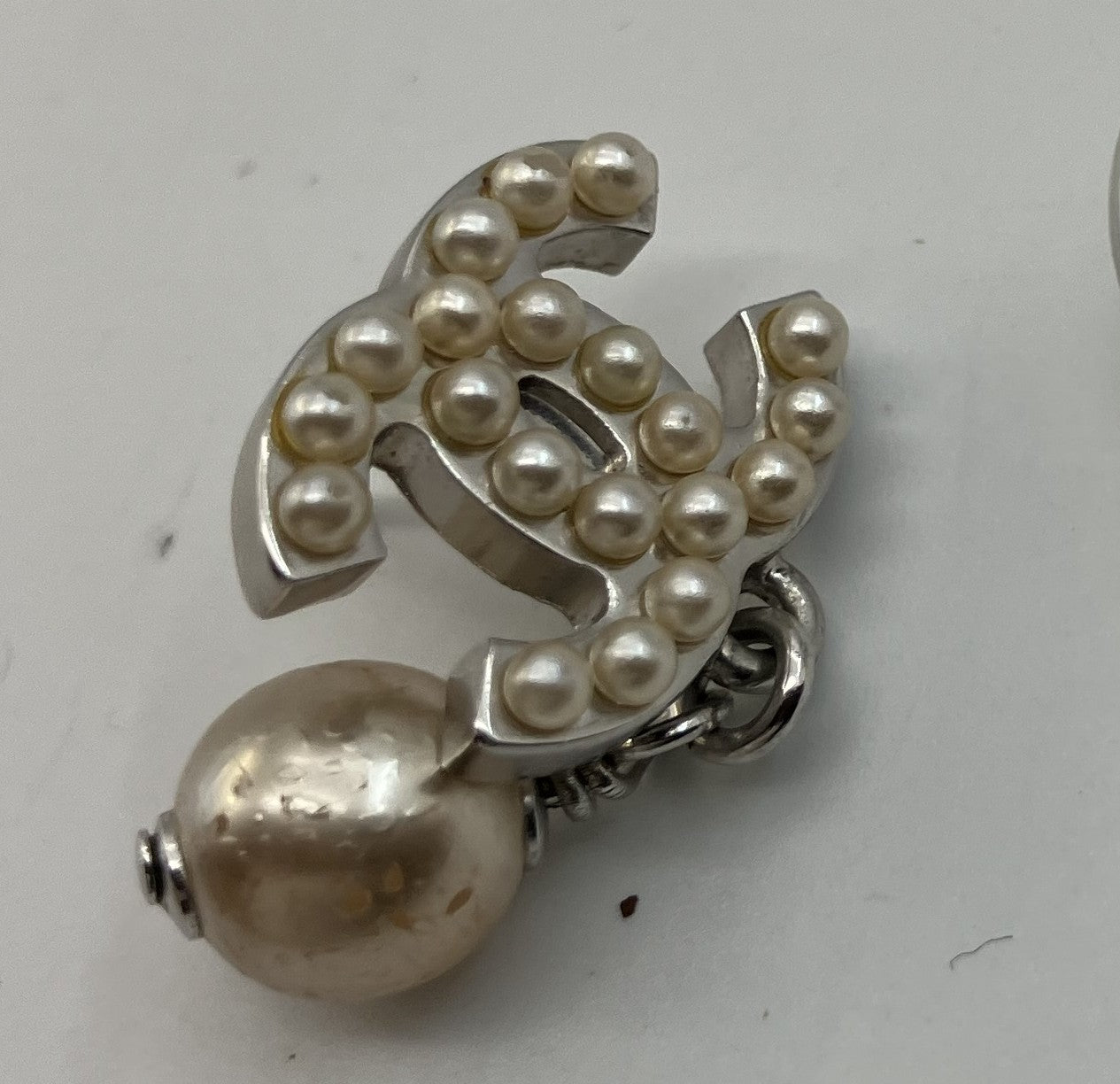 CHANEL synthetic Pearl Pierce 05 V One side only Logo: 1.6x1.1cm