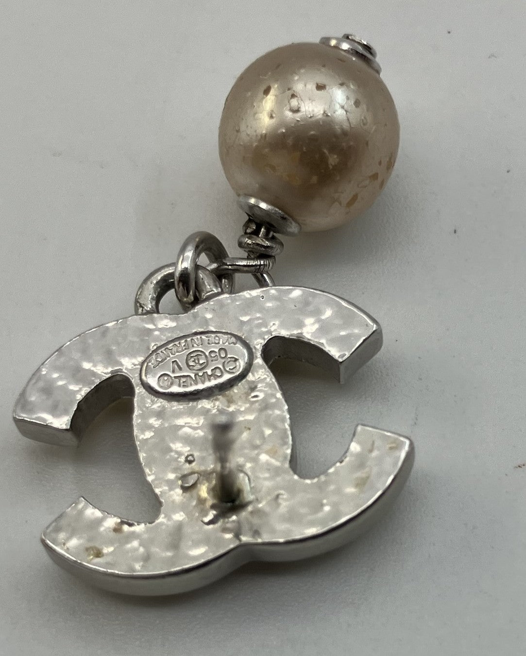 CHANEL synthetic Pearl Pierce 05 V One side only Logo: 1.6x1.1cm