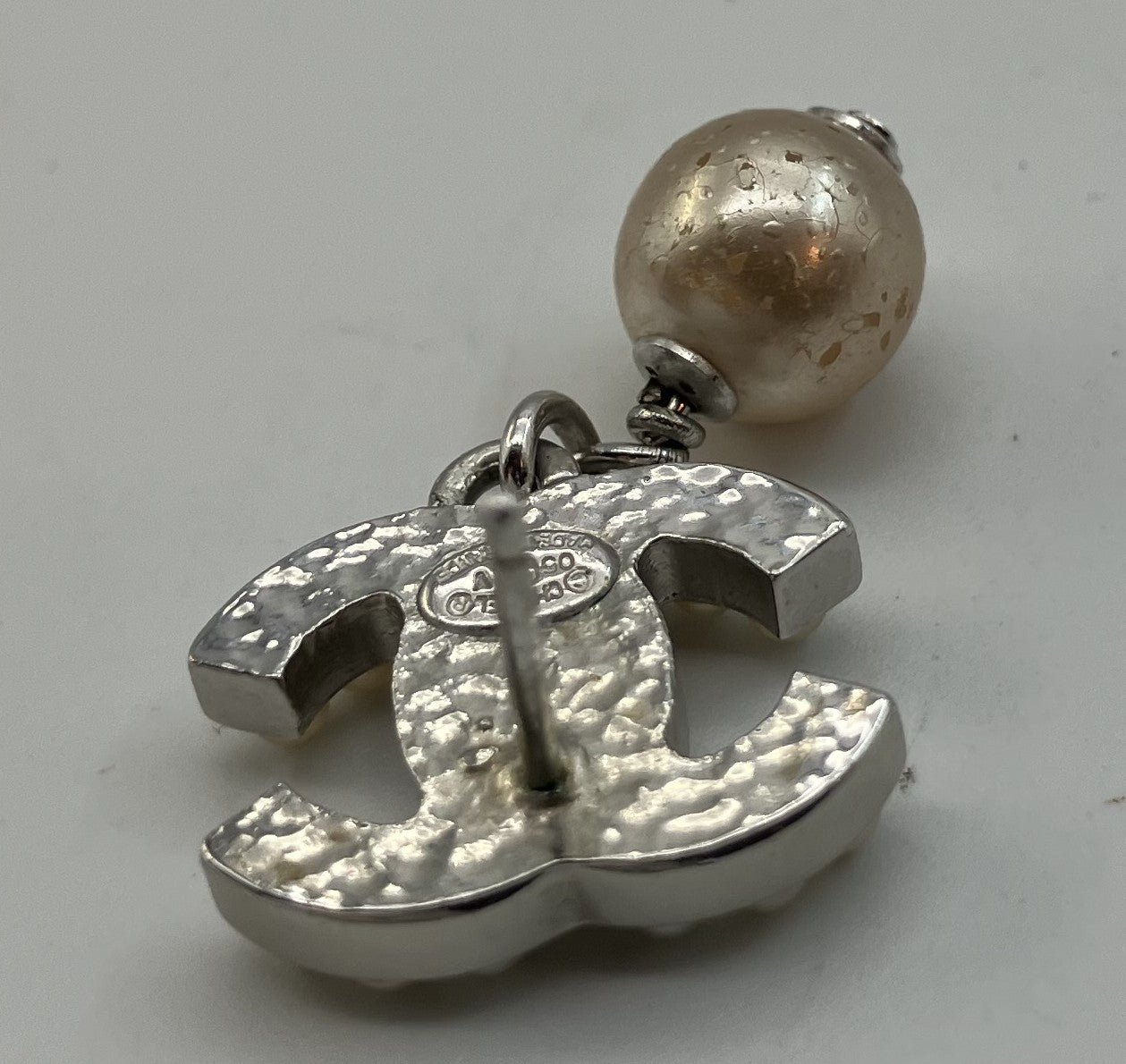 CHANEL synthetic Pearl Pierce 05 V One side only Logo: 1.6x1.1cm