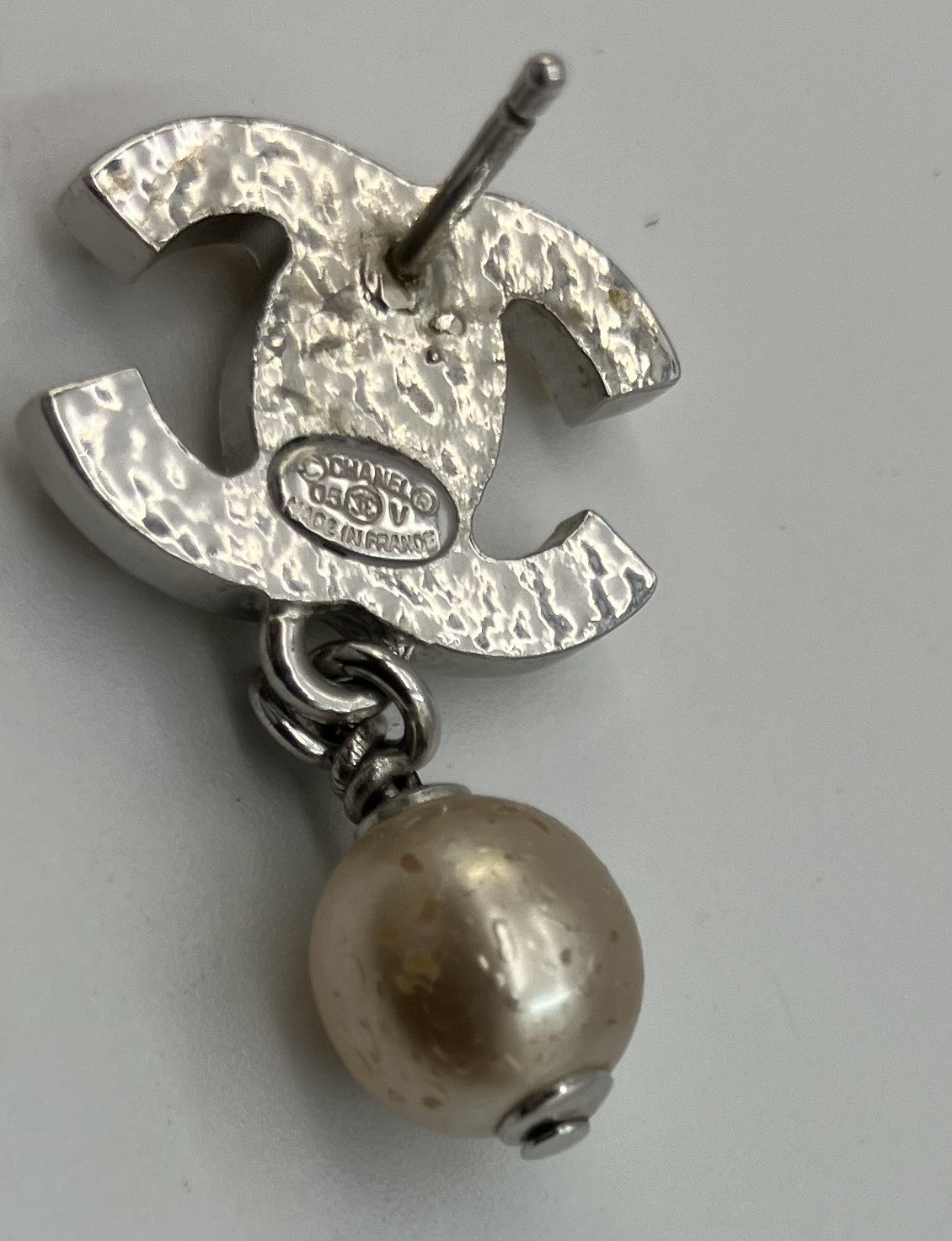 CHANEL synthetic Pearl Pierce 05 V One side only Logo: 1.6x1.1cm