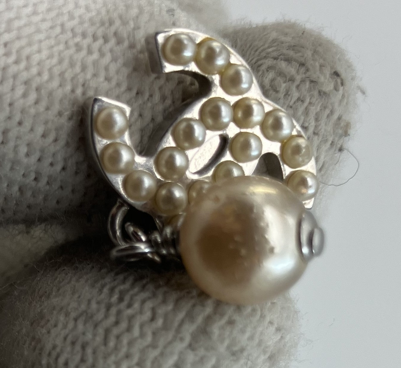 CHANEL synthetic Pearl Pierce 05 V One side only Logo: 1.6x1.1cm