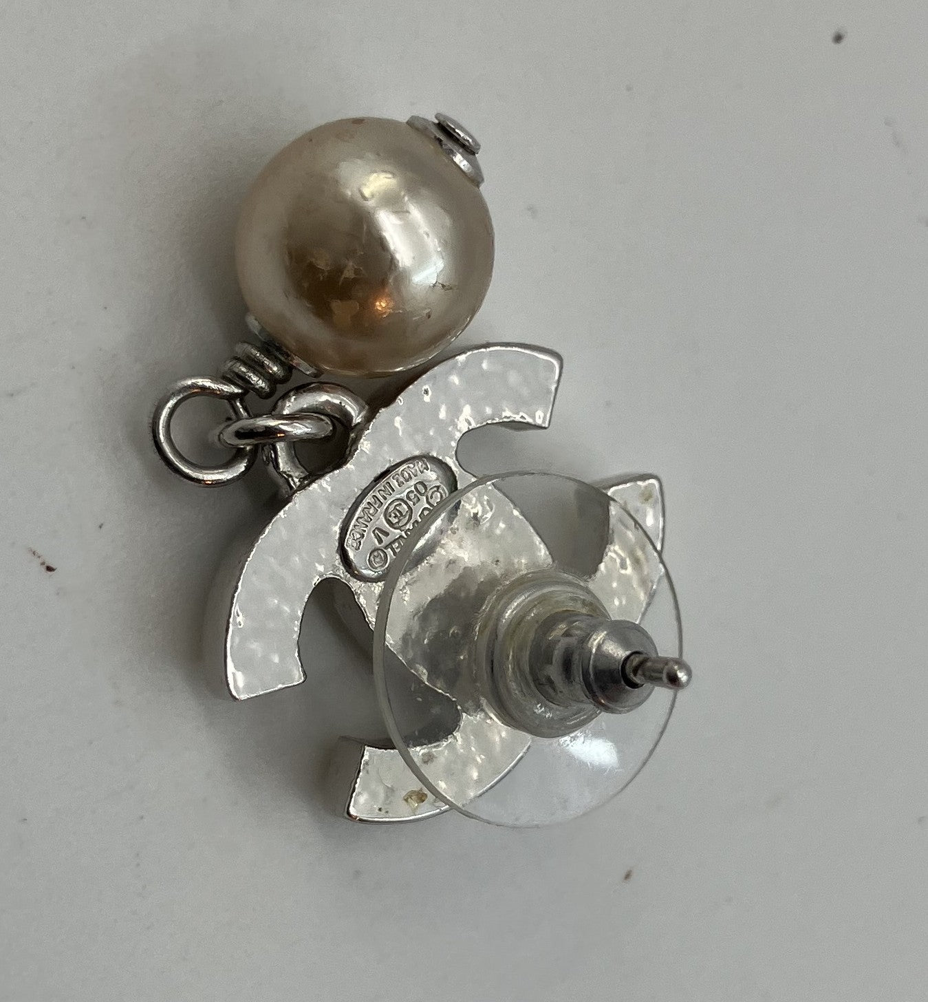 CHANEL synthetic Pearl Pierce 05 V One side only Logo: 1.6x1.1cm