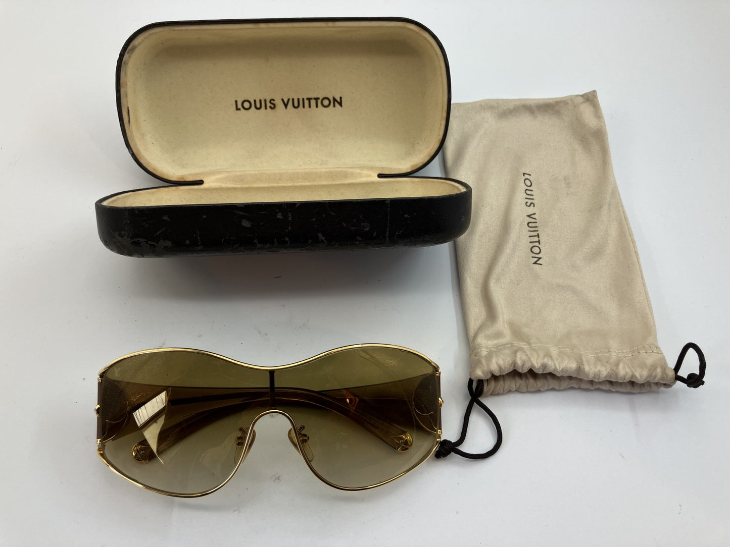 แว่นกันแดด Louis Vuitton ID Z0306U M1110 