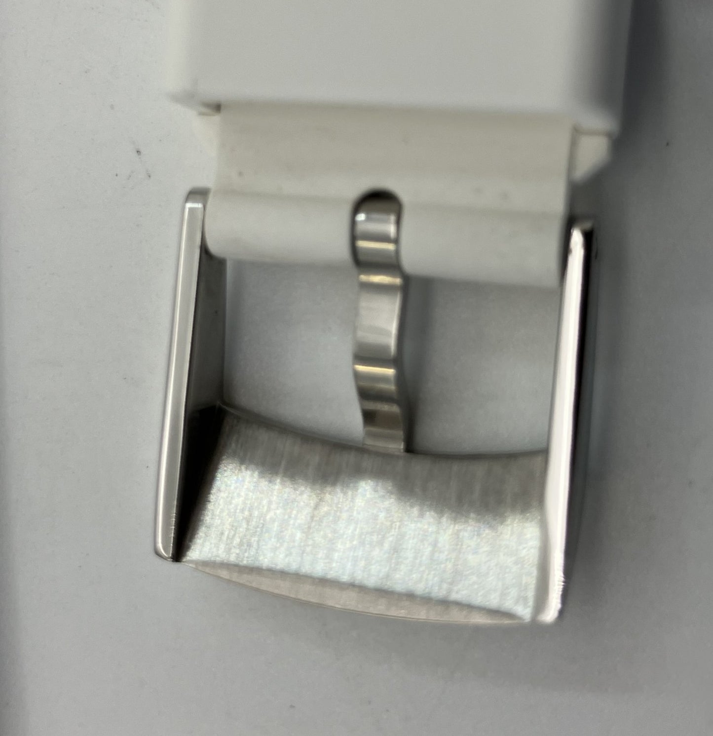 Louis Vuitton R10250 Tambour/Rubber Belt Band สีขาว จัดส่งฟรี 