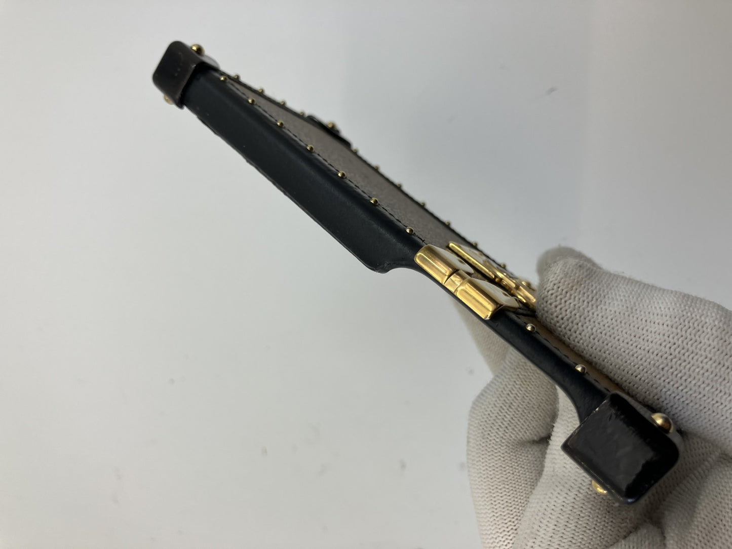 เคส iPhone X/Xs จาก Louis Vuitton Monogram Reverse M67893 จัดส่งฟรี 