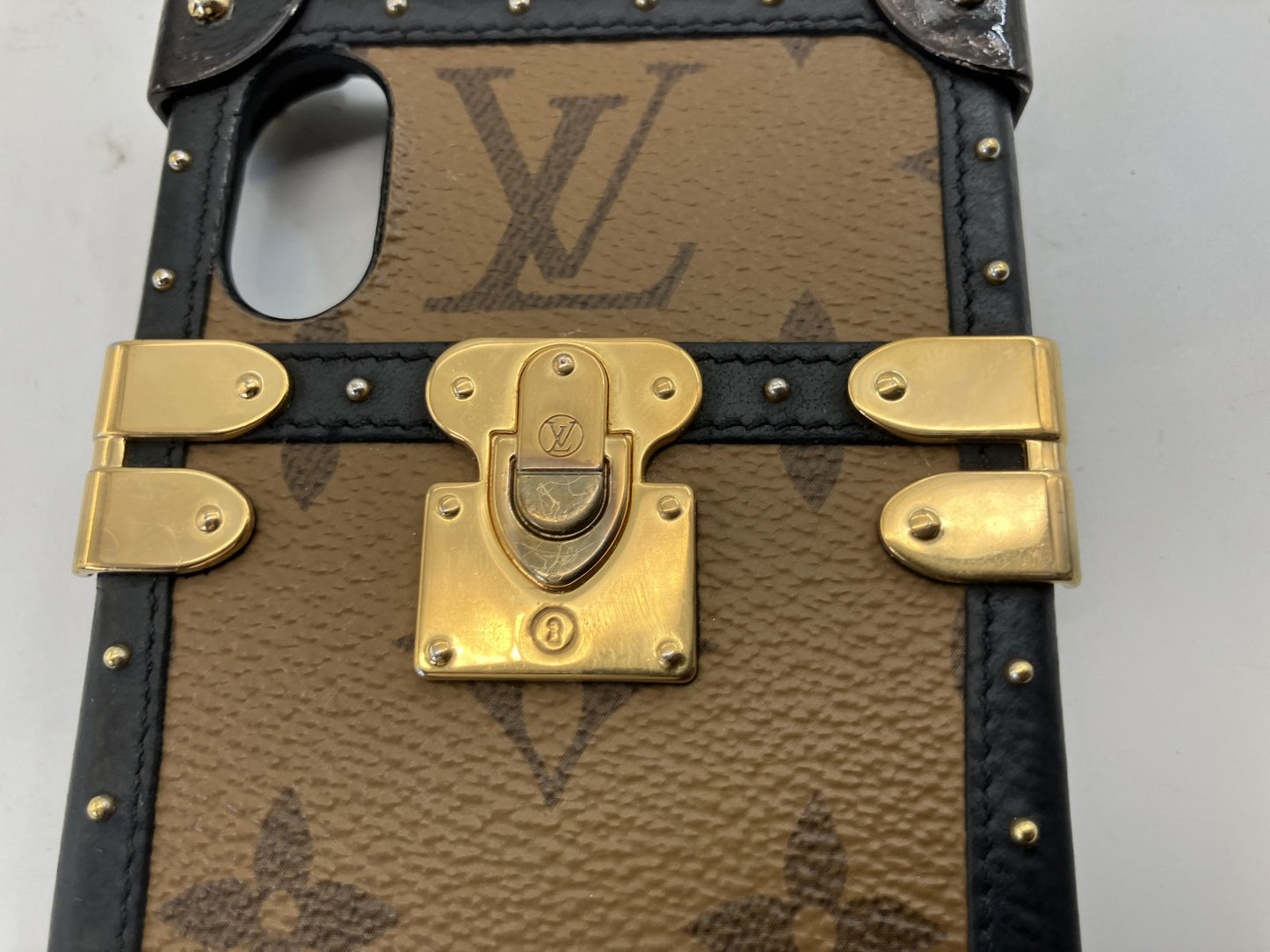 เคส iPhone X/Xs จาก Louis Vuitton Monogram Reverse M67893 จัดส่งฟรี 