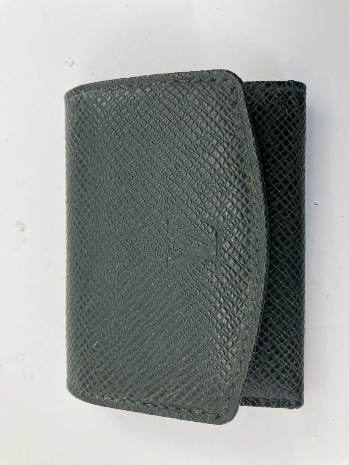 กระดุมข้อมือ Louis Vuitton รุ่น GP Taiga พร้อมกล่อง จัดส่งฟรี 