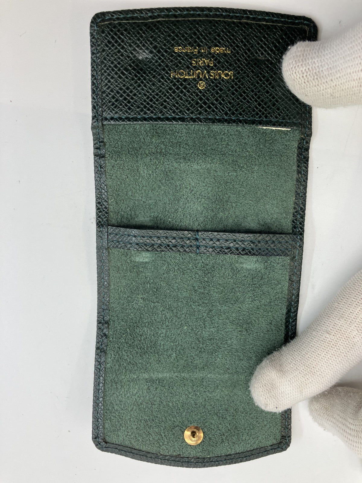 กระดุมข้อมือ Louis Vuitton รุ่น GP Taiga พร้อมกล่อง จัดส่งฟรี 