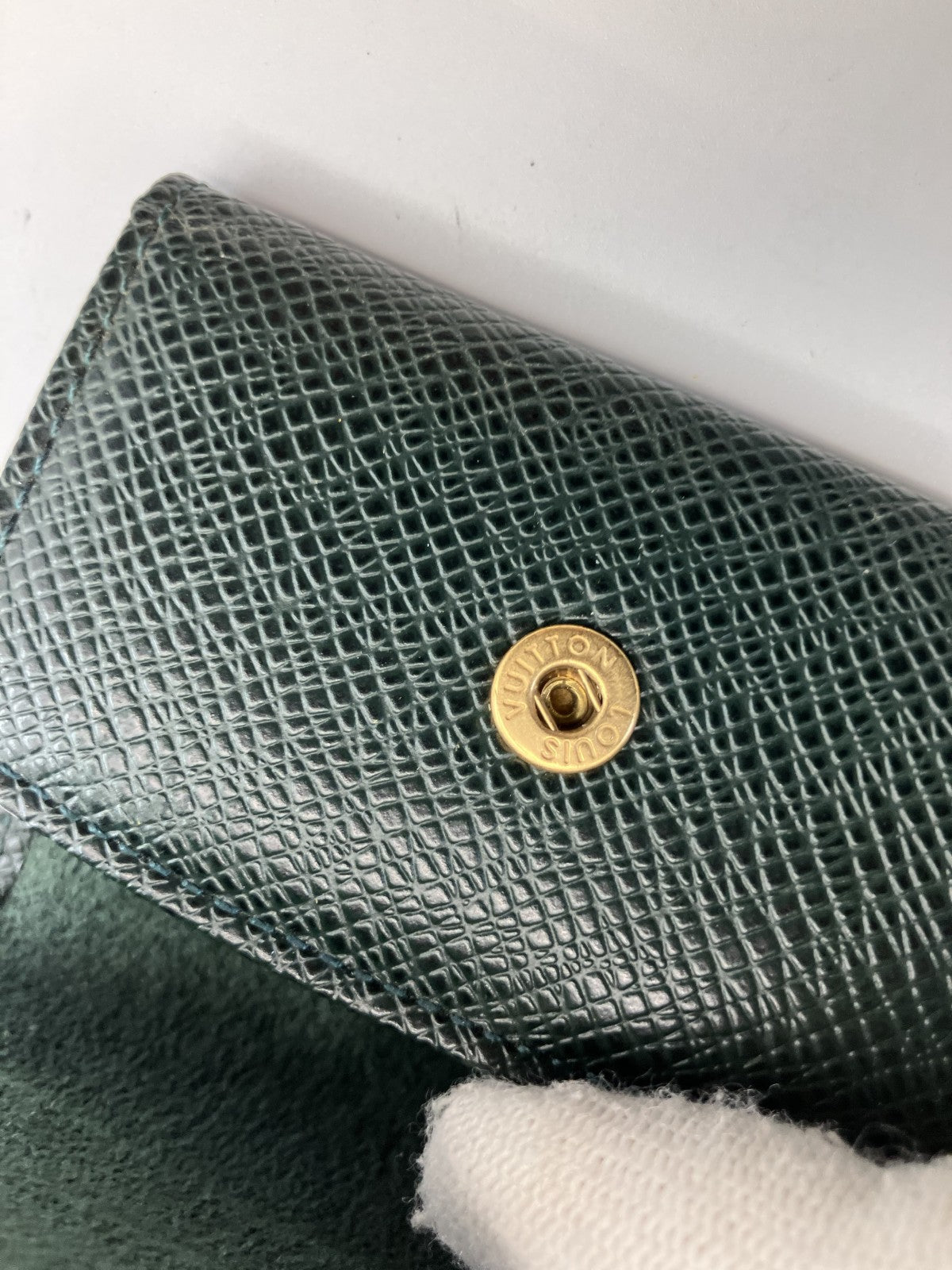 กระดุมข้อมือ Louis Vuitton รุ่น GP Taiga พร้อมกล่อง จัดส่งฟรี 