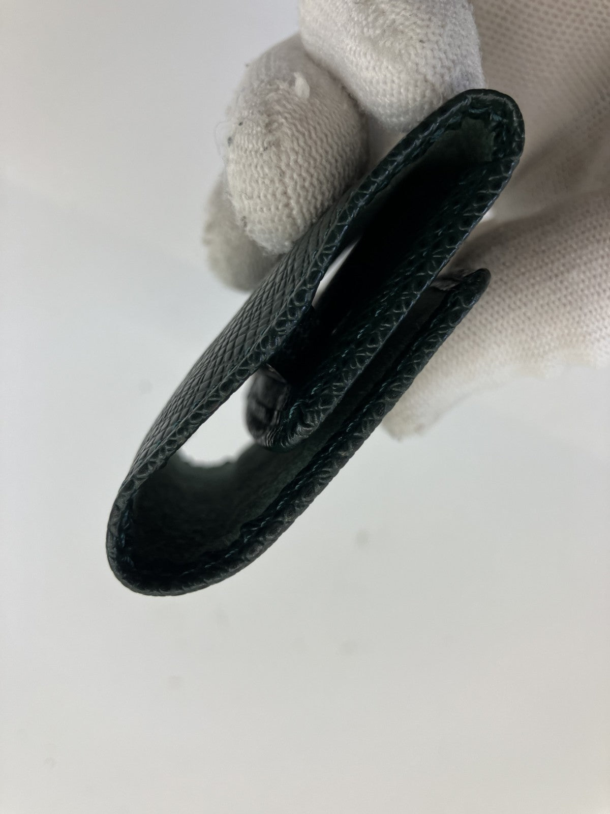 กระดุมข้อมือ Louis Vuitton รุ่น GP Taiga พร้อมกล่อง จัดส่งฟรี 