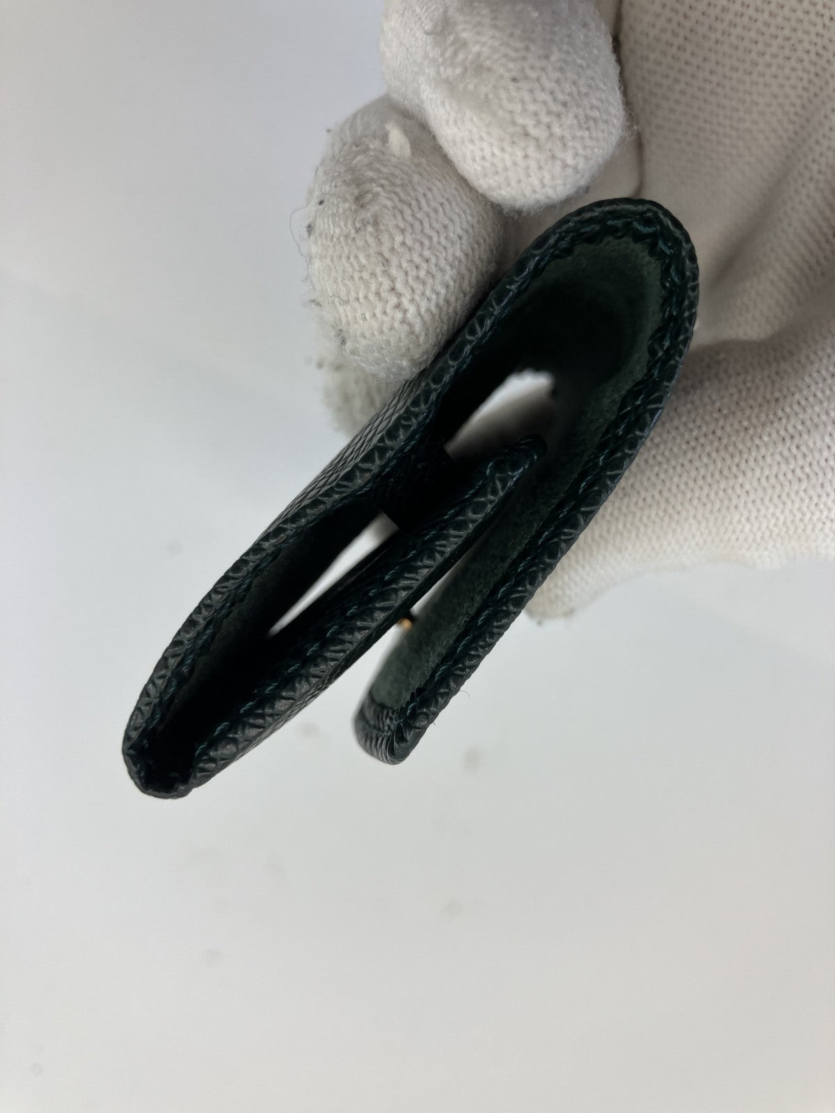 กระดุมข้อมือ Louis Vuitton รุ่น GP Taiga พร้อมกล่อง จัดส่งฟรี 