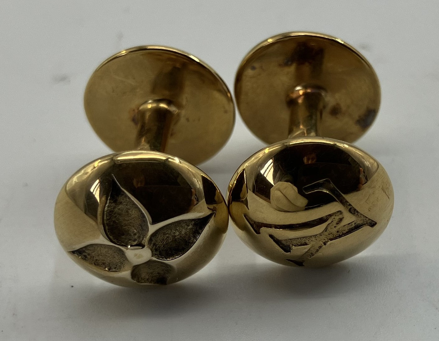 กระดุมข้อมือ Louis Vuitton รุ่น GP Taiga พร้อมกล่อง จัดส่งฟรี 