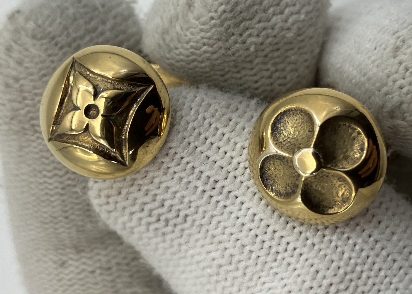 กระดุมข้อมือ Louis Vuitton รุ่น GP Taiga พร้อมกล่อง จัดส่งฟรี 