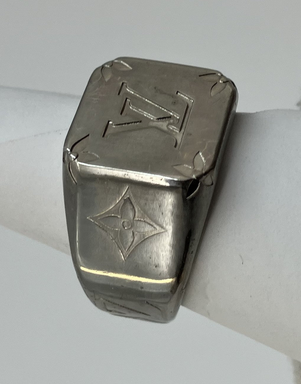 Louis Vuitton M62487 Signet Ring Monogram Silver M Size JP19 US9.5 14mm Band