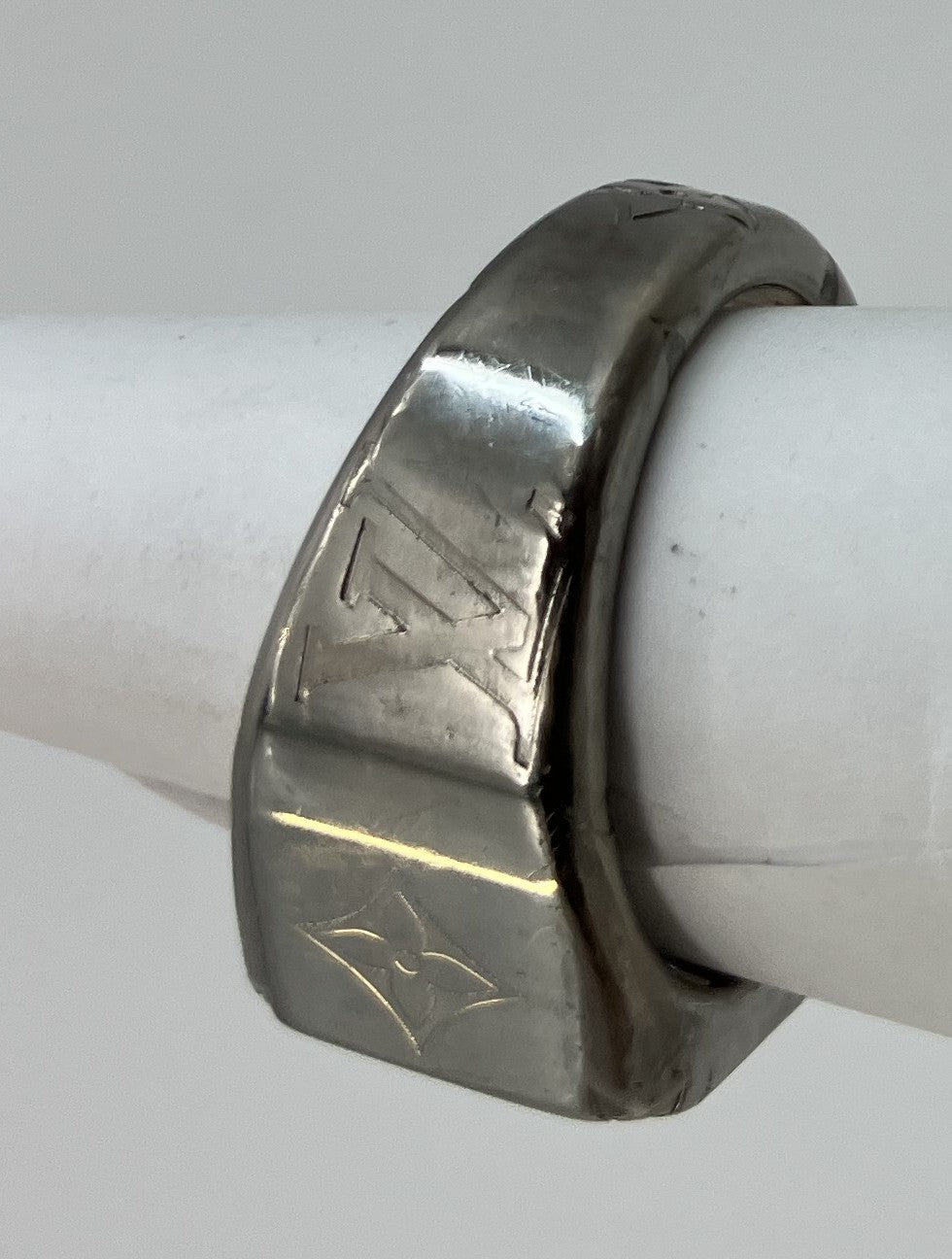 Louis Vuitton M62487 Signet Ring Monogram Silver M Size JP19 US9.5 14mm Band