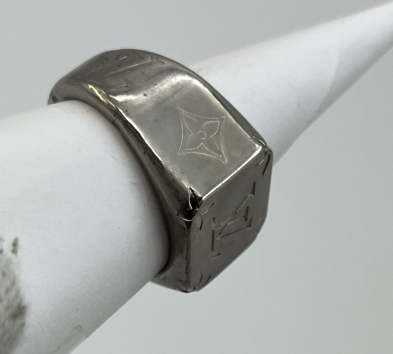 Louis Vuitton M62487 Signet Ring Monogram Silver M Size JP19 US9.5 14mm Band