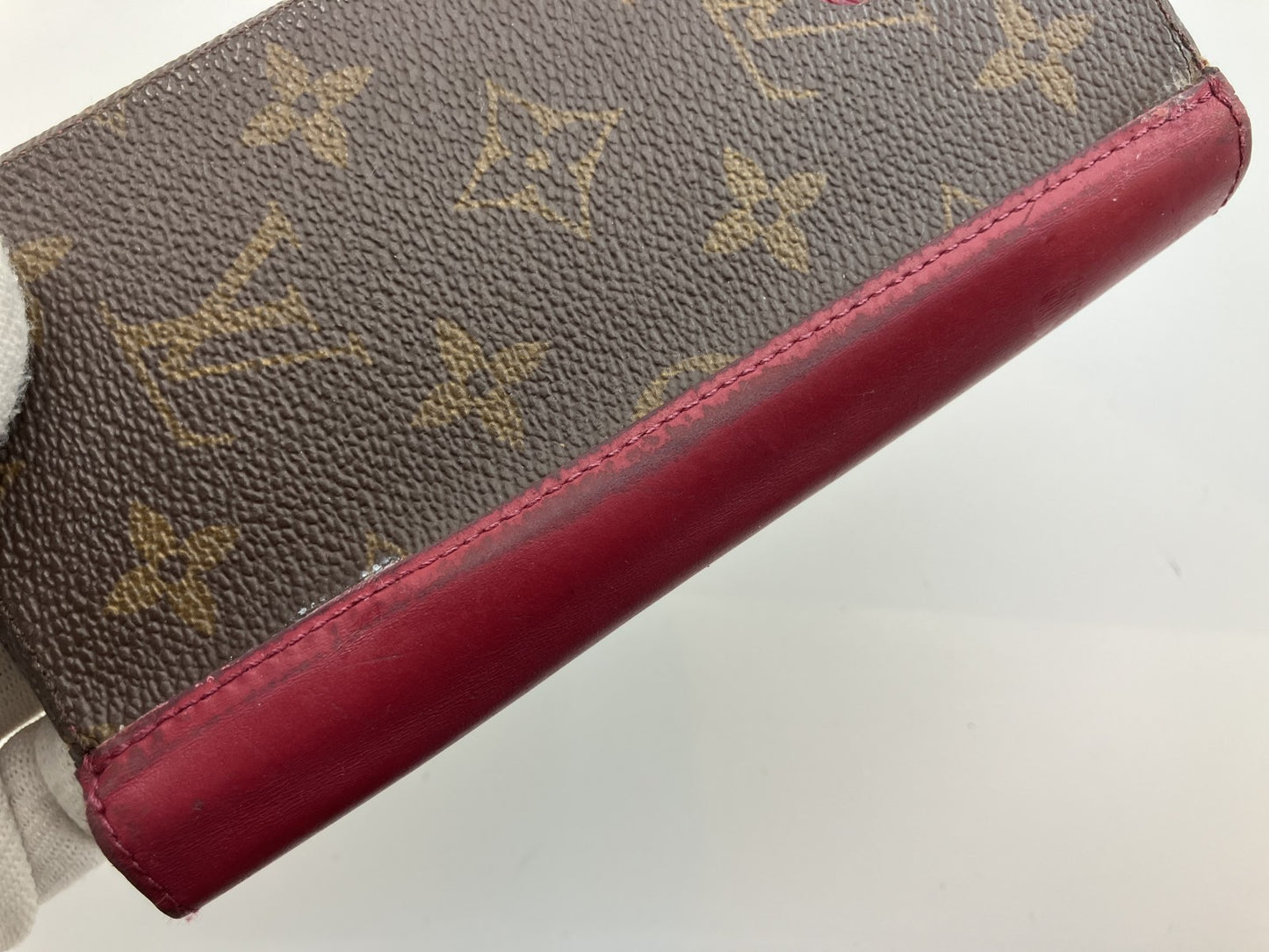 เคสไอโฟน 11 Louis Vuitton Folio Monogram และสมาร์ทโฟนสีแดง พร้อมกระเป๋า จัดส่งฟรี 