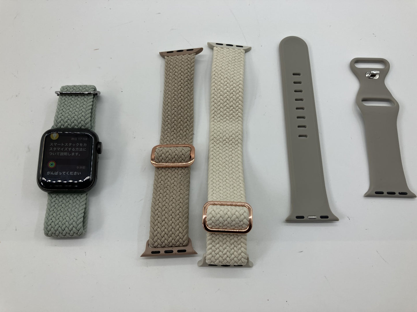 Apple Watch Series 5 40mm GPS Space Gray Aluminum A2156 Battery 70% Charger