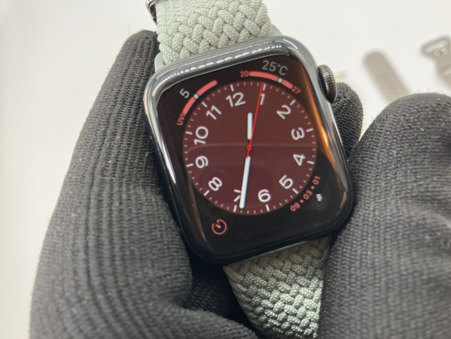 Apple Watch Series 5 40mm GPS Space Gray Aluminum A2156 Battery 70% Charger