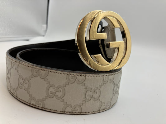 เข็มขัด GUCCI Interlocking ความยาวรวม 101ซม. (39.76นิ้ว) ความกว้าง 4ซม. (1.57นิ้ว) สีงาช้าง จัดส่งฟรี 