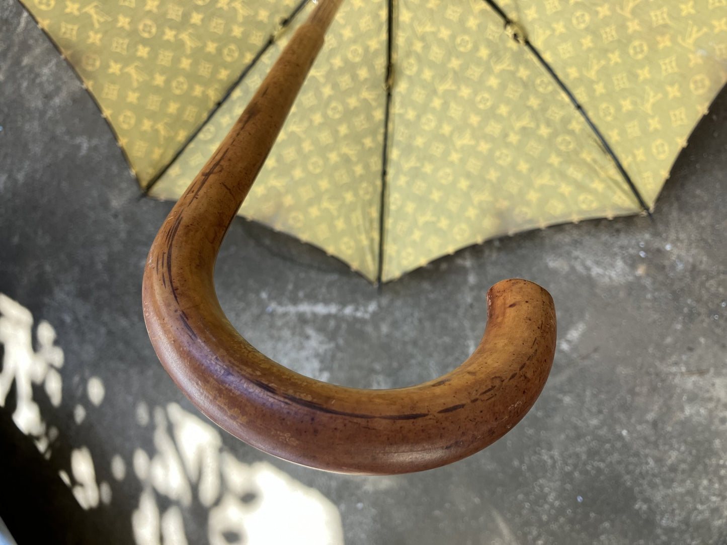 Louis Vuitton Monogram Brown Umbrella Length 90cm Width when opened 91.5cm Free shipping 