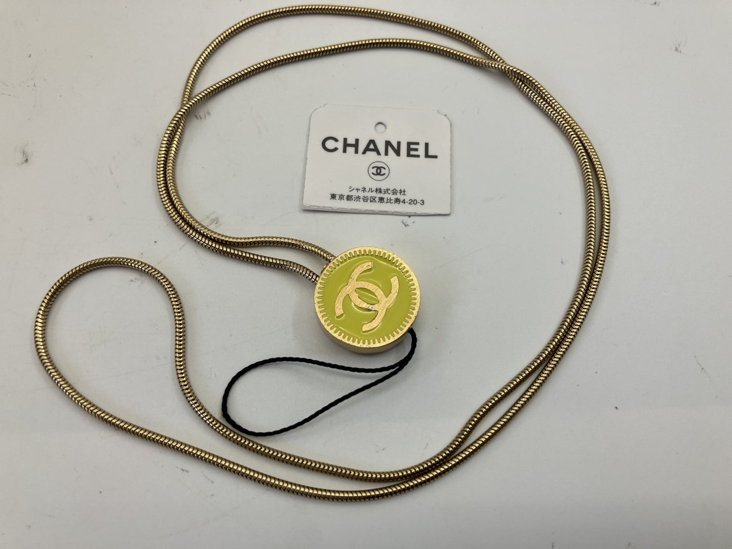 ＣＨＡＮＥＬ　ネックレス　携帯ストラップ　首周り約７２ｃｍ(28.35 inch)　トップ2.1ｃｍ(0.83 inch) ゴールド送料無料