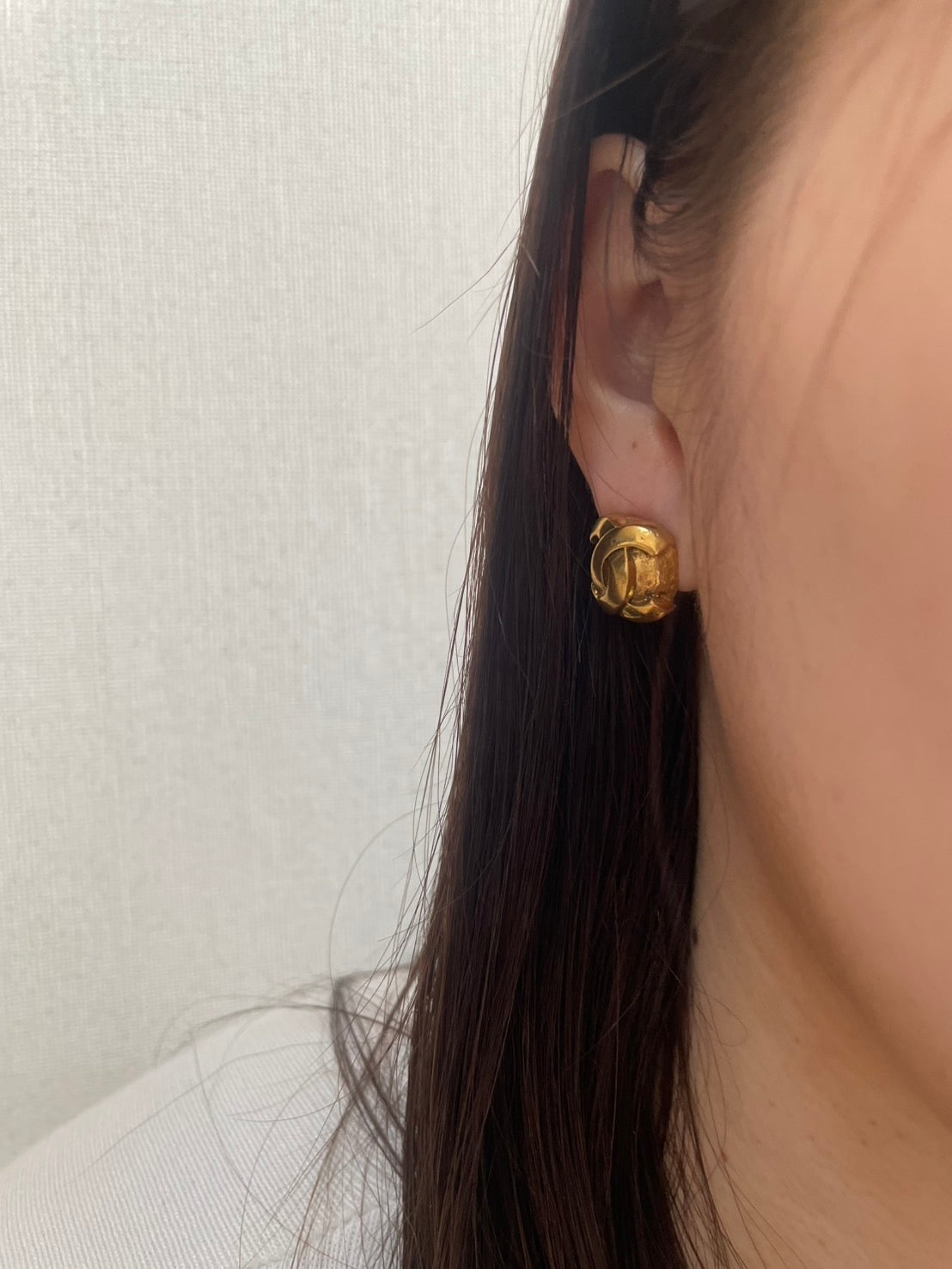 CHANEL CC Logo Gold-Tone Clip-On Earring Single Vintage GP ~1.7cm