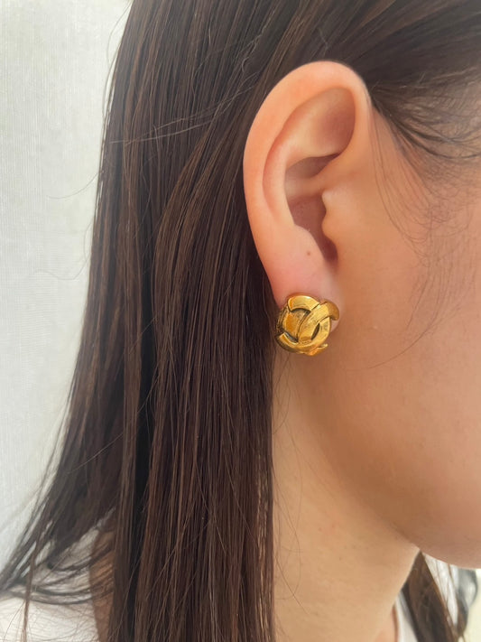 CHANEL CC Logo Gold-Tone Clip-On Earring Single Vintage GP ~1.7cm