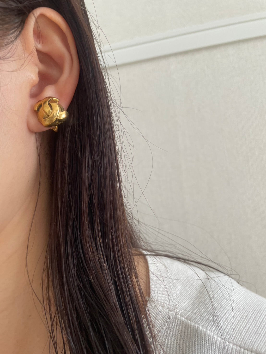 CHANEL CC Logo Gold-Tone Clip-On Earring Single Vintage GP ~1.7cm