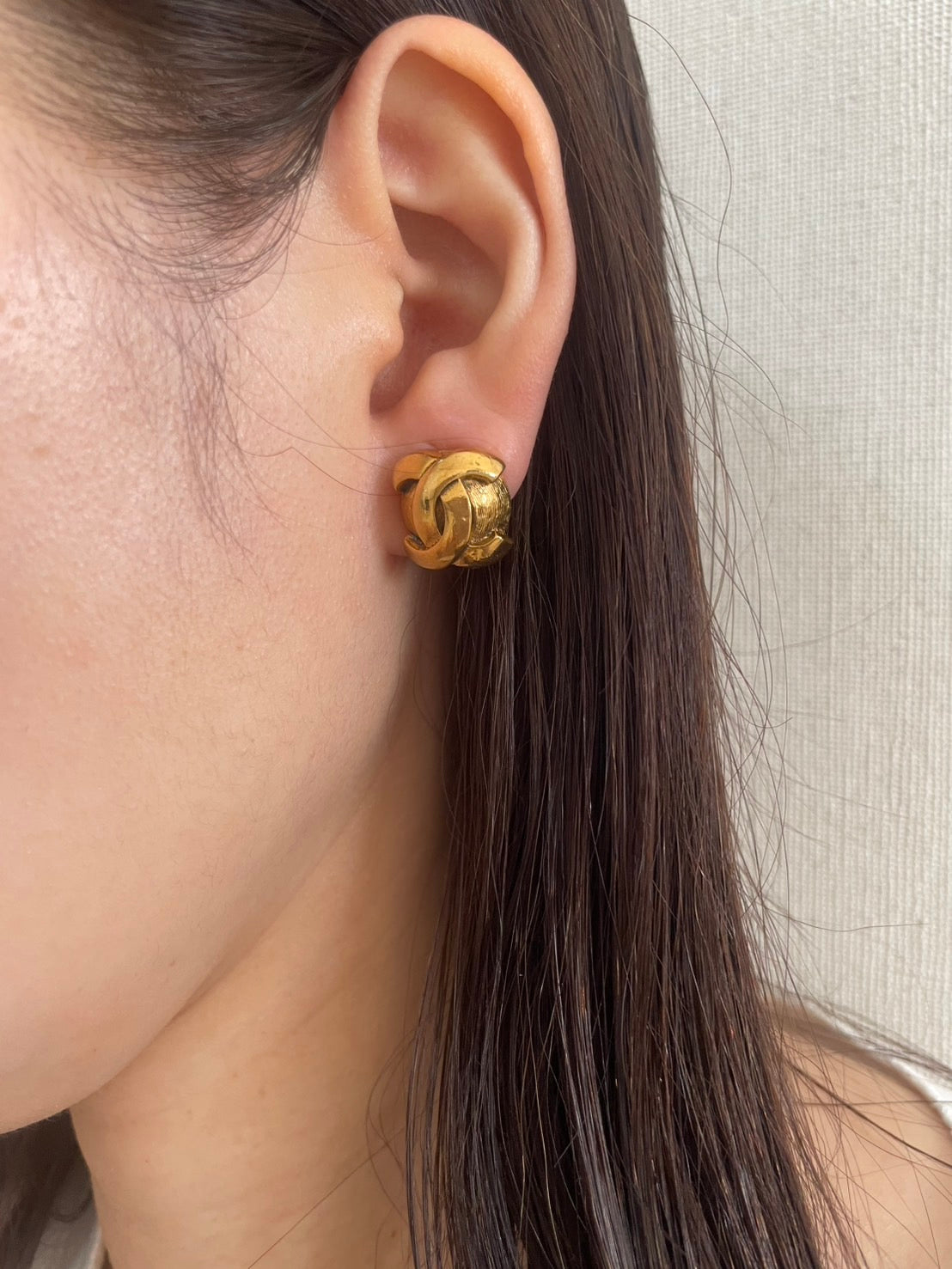 CHANEL CC Logo Gold-Tone Clip-On Earring Single Vintage GP ~1.7cm