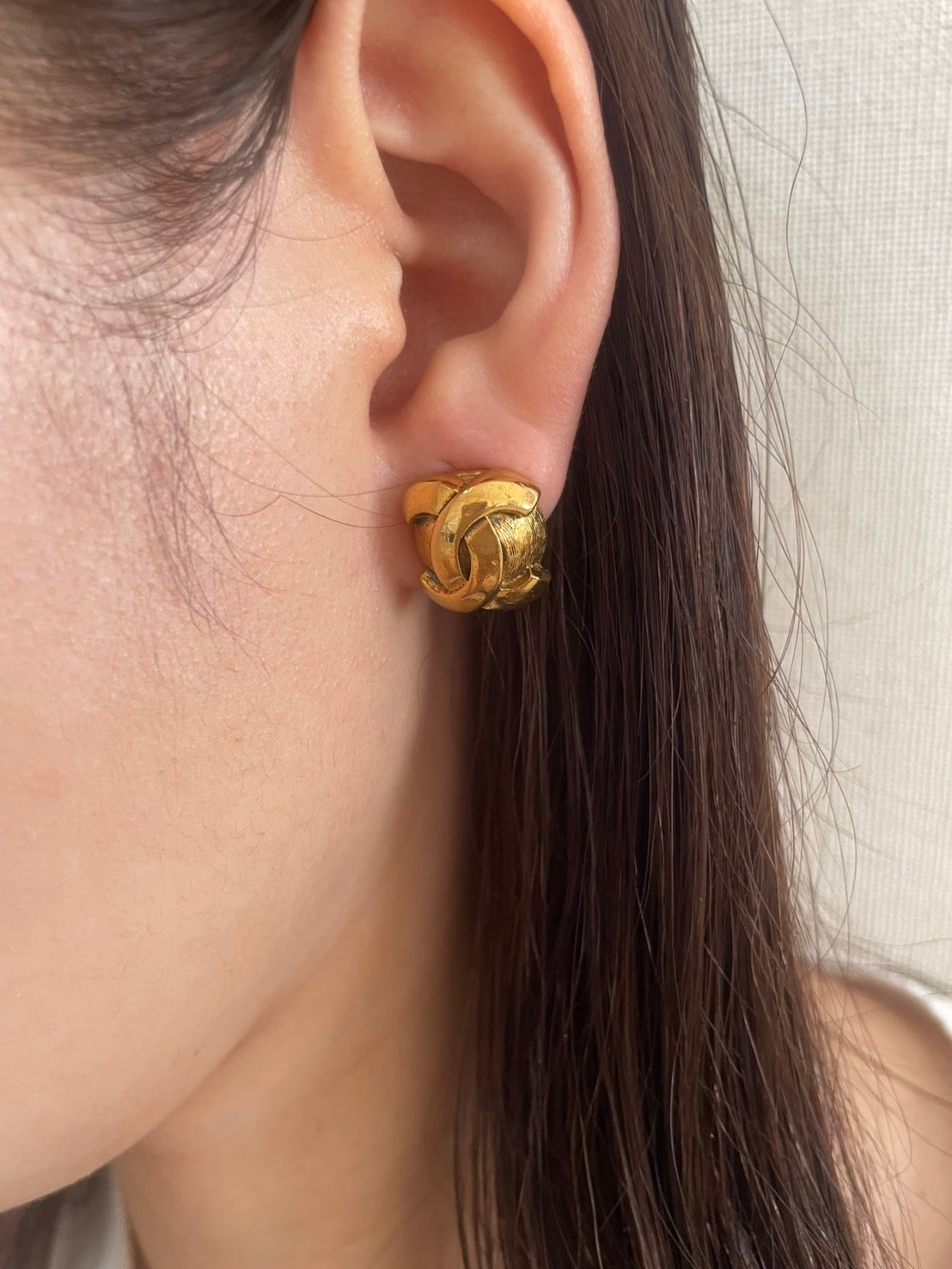 CHANEL CC Logo Gold-Tone Clip-On Earring Single Vintage GP ~1.7cm