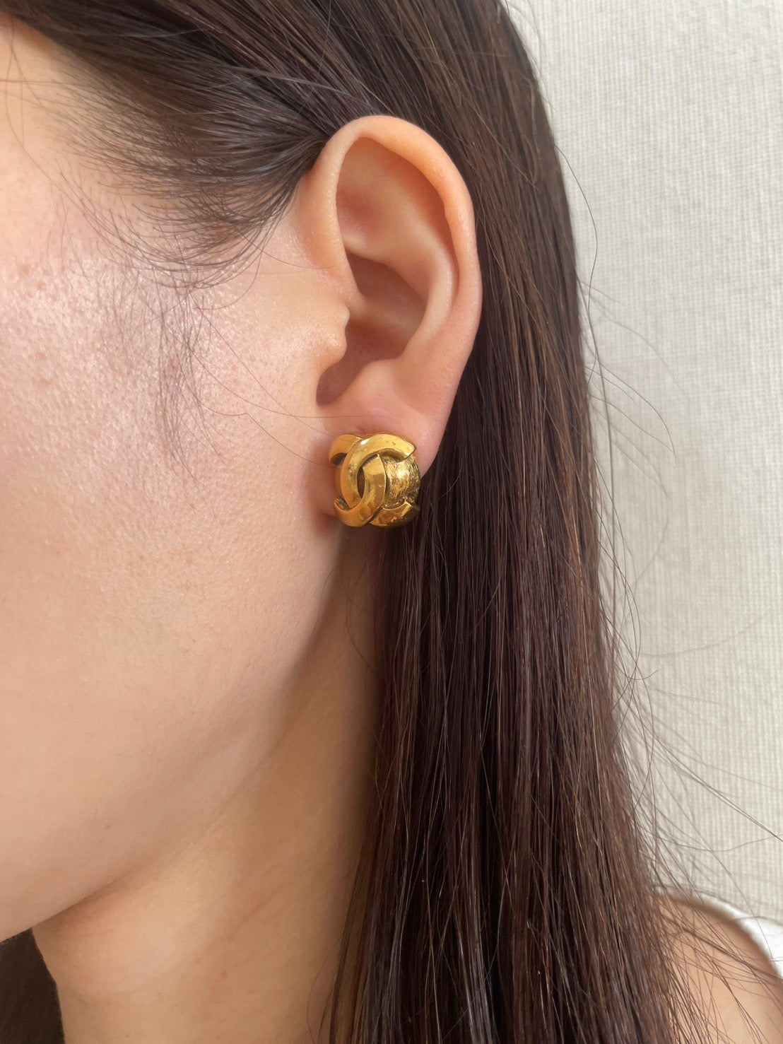 CHANEL CC Logo Gold-Tone Clip-On Earring Single Vintage GP ~1.7cm