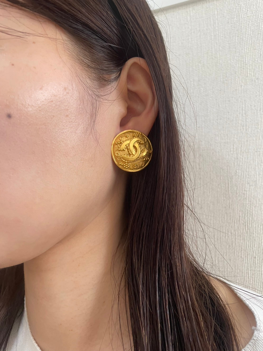 CHANEL 96A Gold-Tone CC Clip-On Earring Single Round Vintage France