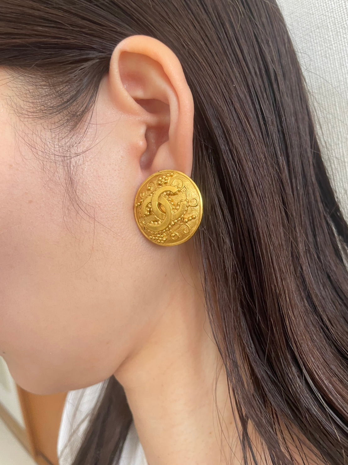 CHANEL 96A Gold-Tone CC Clip-On Earring Single Round Vintage France