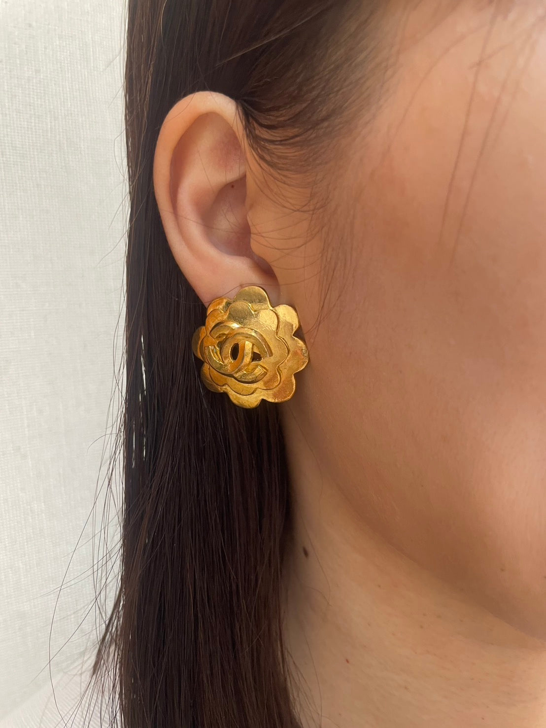 CHANEL 96P Camellia CC Gold-Tone Clip-On Earring Single 3cm Vintage