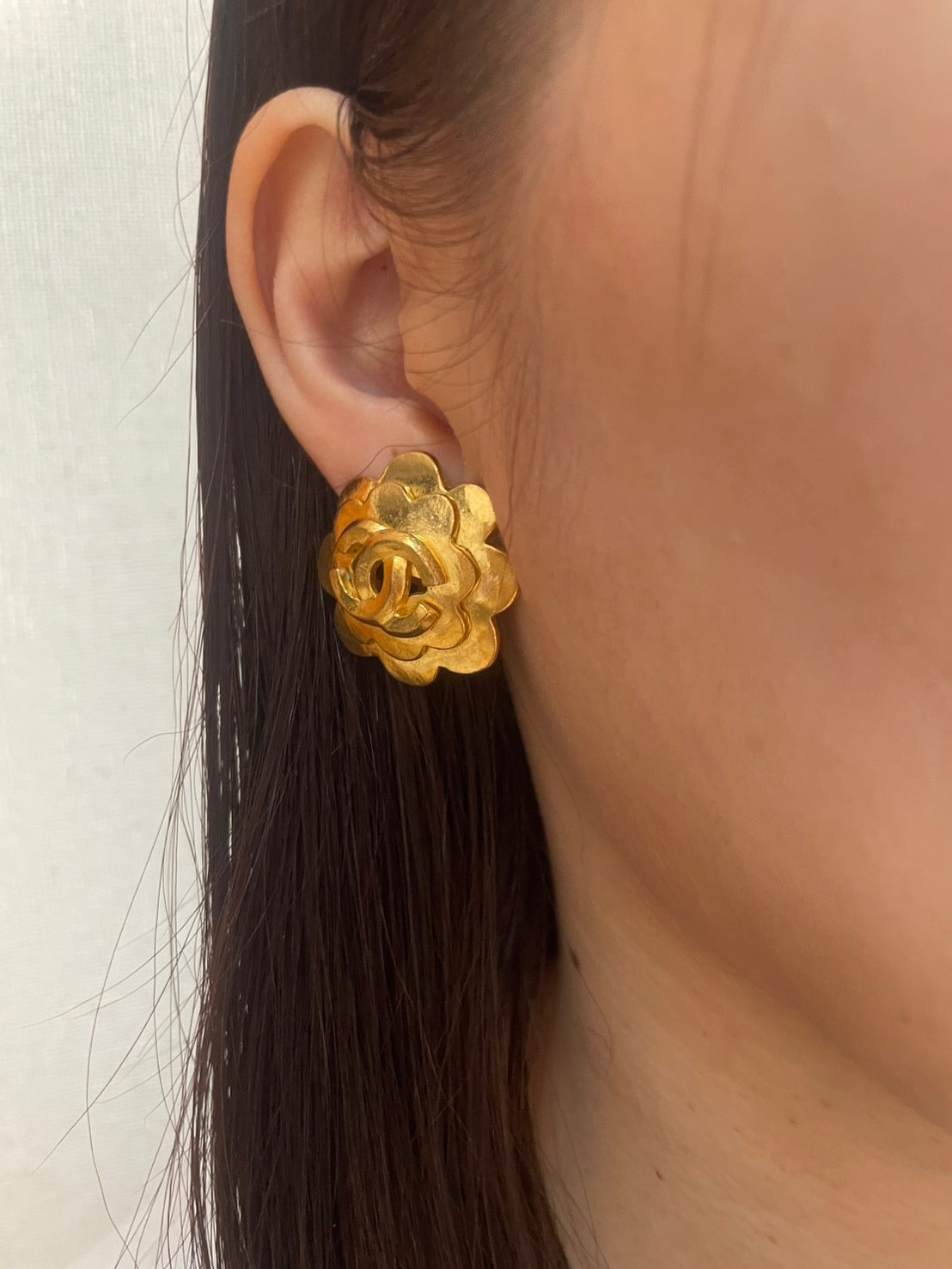 CHANEL 96P Camellia CC Gold-Tone Clip-On Earring Single 3cm Vintage