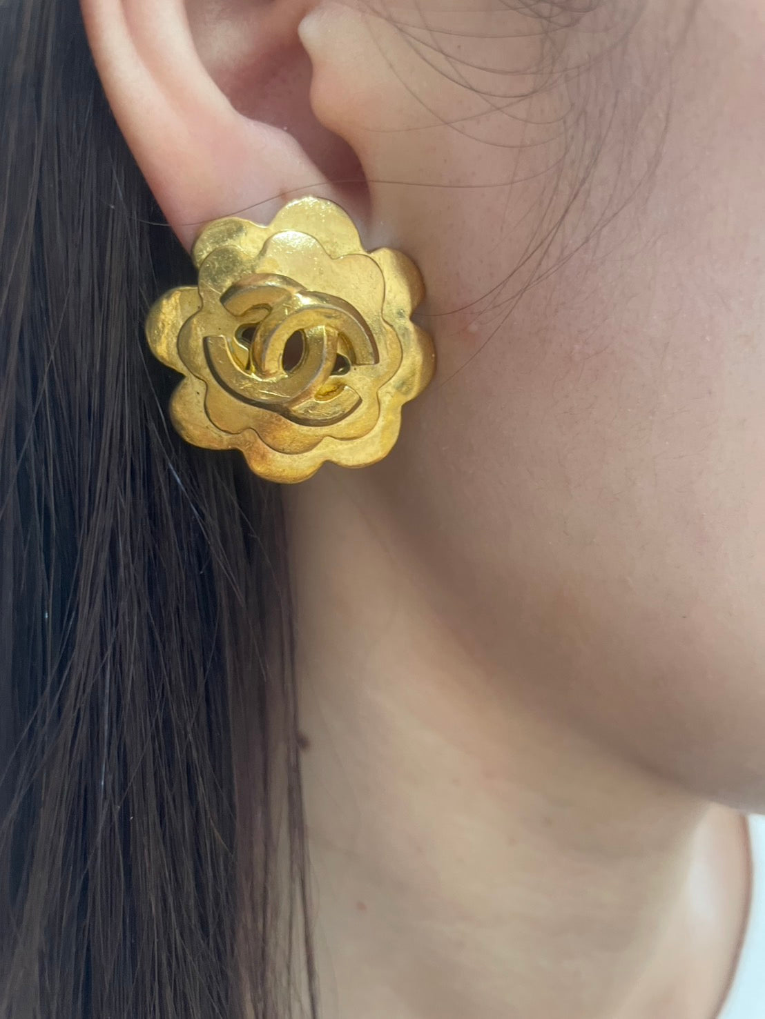 CHANEL 96P Camellia CC Gold-Tone Clip-On Earring Single 3cm Vintage