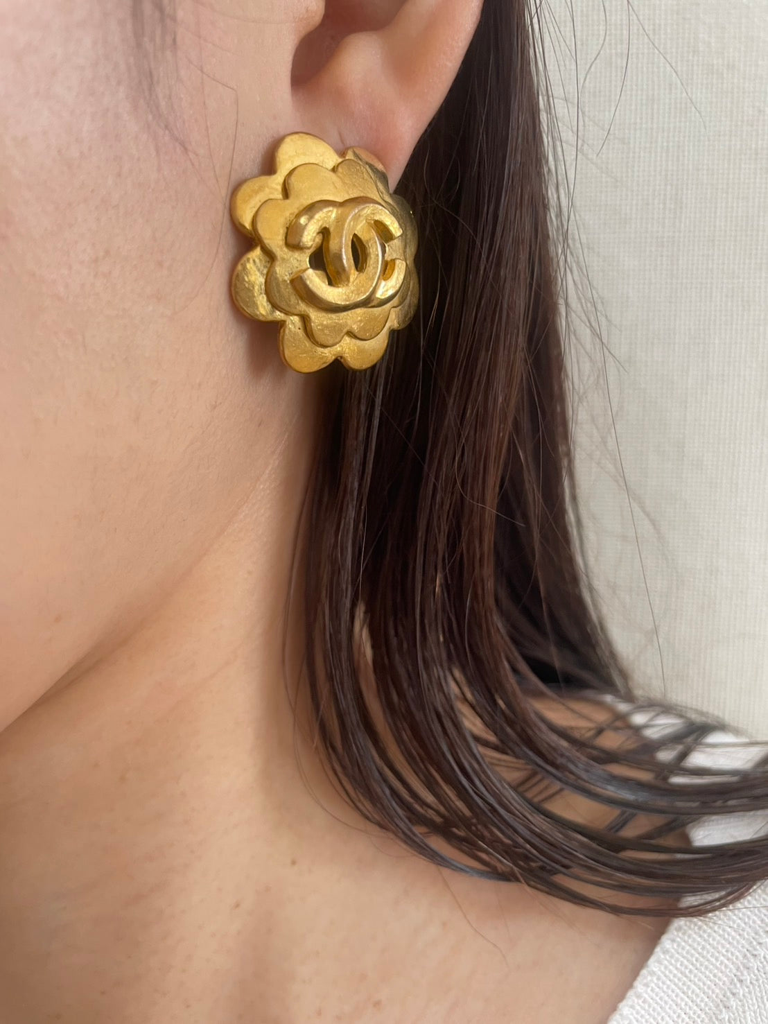 CHANEL 96P Camellia CC Gold-Tone Clip-On Earring Single 3cm Vintage
