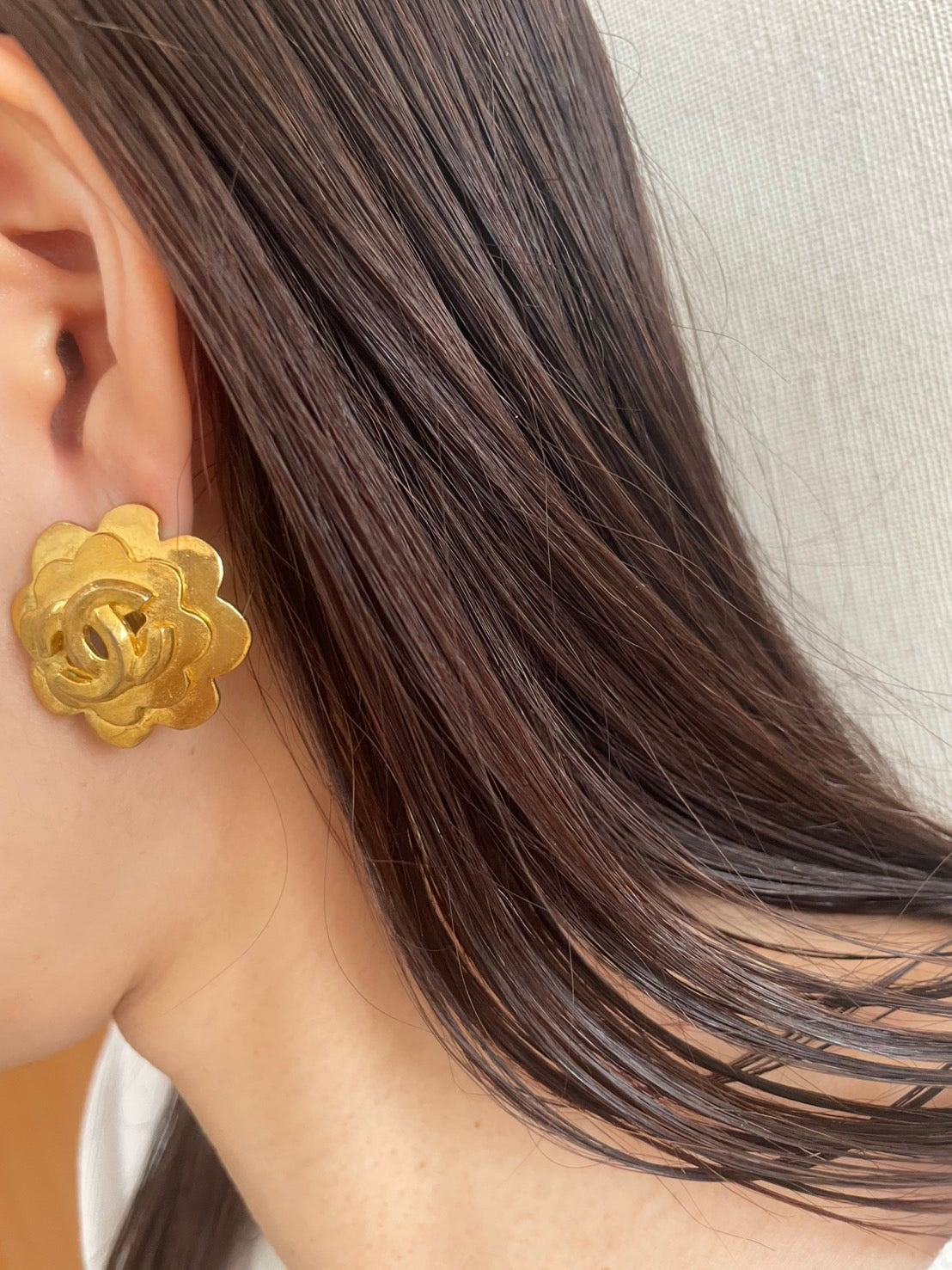 CHANEL 96P Camellia CC Gold-Tone Clip-On Earring Single 3cm Vintage