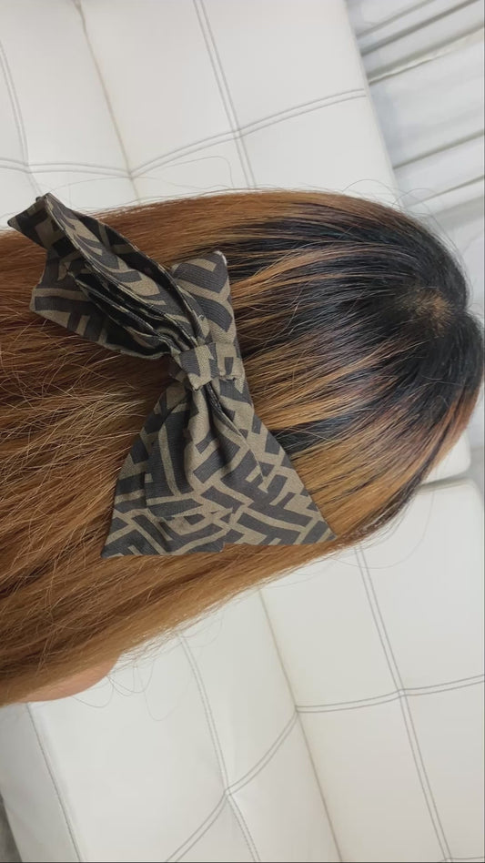 FENDI Zucca FF Logo Ribbon Barrette Hair Clip Brown Canvas Made in Italy